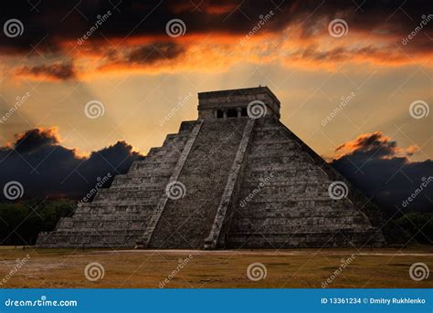 Mayan Pyramid In Chichen-Itza, Mexico Stock Photo - Image of ...