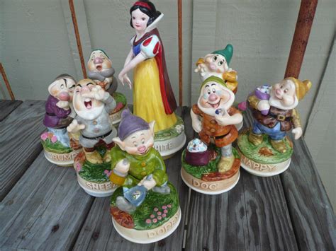 Walt Disney Schmid Th Anniversary Snow White Music Box