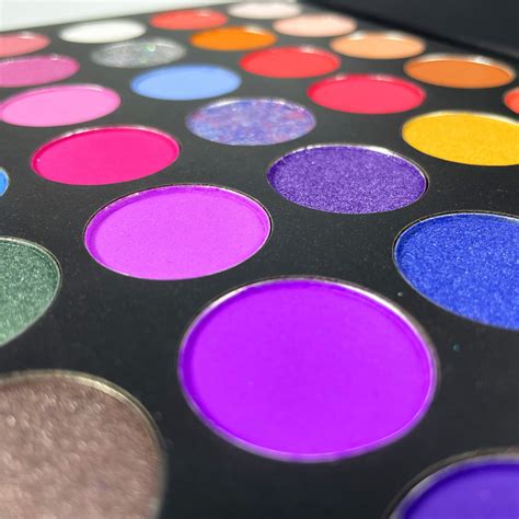 Wholesale Private Label High Pigment 35 Color Eyeshadow Palette