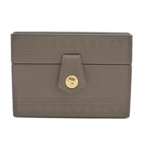 Does Louis Vuitton Use Brown Boxes