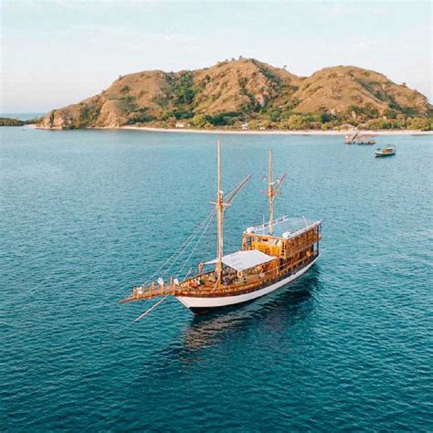 Privat Trip Labuan Bajo Travelist Indonesia