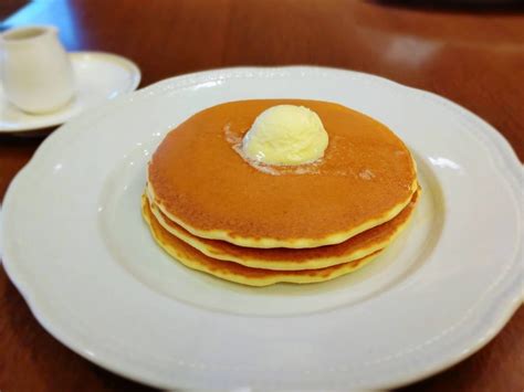 ロイヤルホストのモーニングメニュー人気の「パンケーキ」を食べた感想。おすすめの食べ方【口コミ】 イギーとポル 福岡グルメ