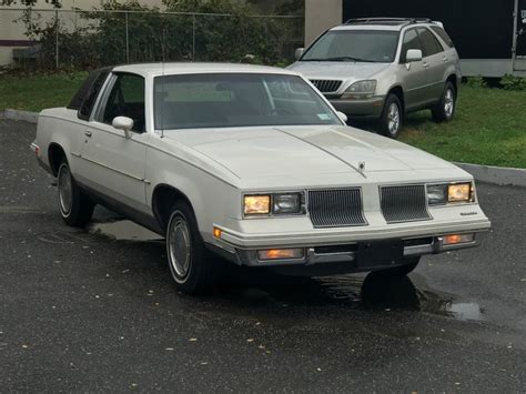 1986 Oldsmobile Cutlass Supreme Hollywood Motors