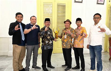 Sukses Kelola Keterbukaan Informasi Publik Pemkab Cirebon Raih