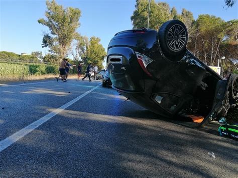 Violento Impatto Tra Quattro Auto Su Litorale A Battipaglia Diversi Feriti