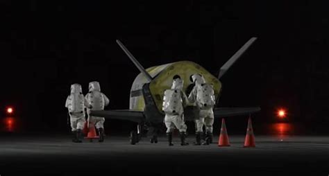 Classified U S Air Force S X 37B Plane Has Landed After 780 Days In Space