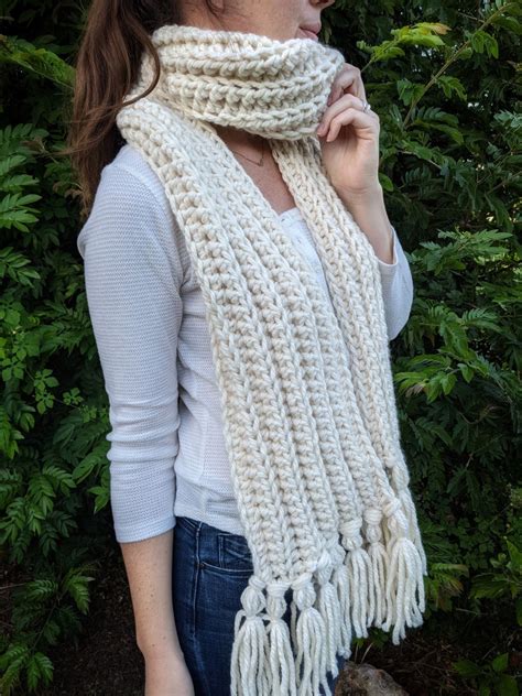 The Easiest Free Chunky Crochet Scarf Pattern | Jewels and Jones