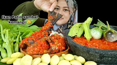 MAKAN SAMBAL IKAN PATIN LALAP JENGKOL DAN BATANG PEPAYA NIKMAT SEHAT