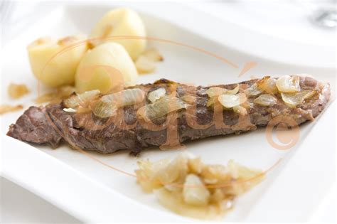 Filete De Ternera Encebollado Con Patata Cocida Supermercados Plenus