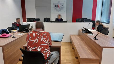 Mann Angeklagt Ehefrau Zu Sex Gezwungen BVZ At