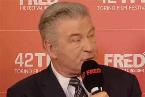 Alec Baldwin Evita Ver Rust No Quiero Sacar Provecho De Esto