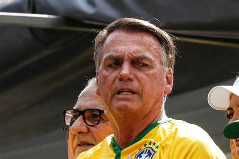 Bolsonaro Deja El Hospital Tras Dos Semanas De Tratamiento Por