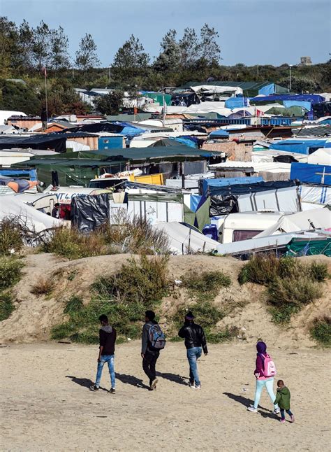 Compte à rebours pour la jungle de Calais en France Le Devoir