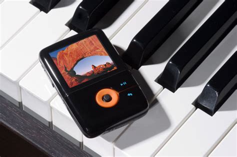 Mobile-review.com Обзор MP3-плеера Creative Zen V Plus