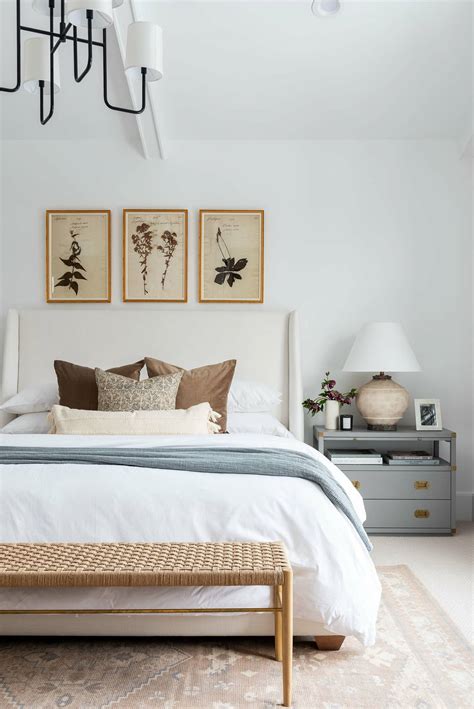 How To Layer Pillows On A King And Queen Bed Dwell Oak Atelier Yuwa