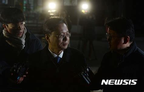 오민석 판사 영장 기각 우병우 수의 벗고 걸어나오다 머니s