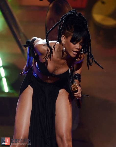 Rihanna Performing At American Idol Grand Finale Display ZB Porn