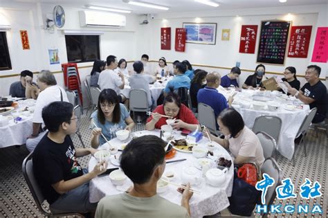 香港周四起撤銷餐飲處所宴會人數上限及快測要求 圖集 香港中通社