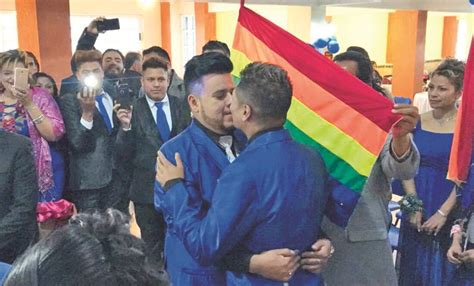Matrimonios gay en todo el país propone Morena