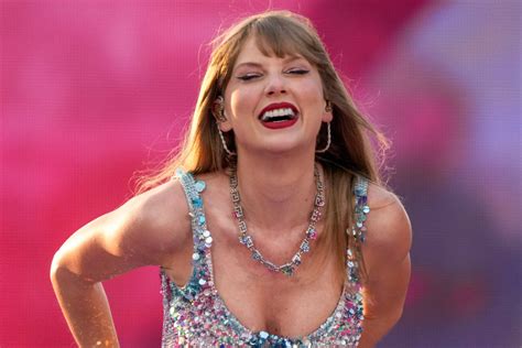 Taylor Swift makes history as Forbes officially crowns her a billionaire