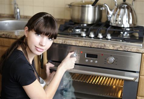 Как включить духовку в газовой плите, как правильно зажечь горелку