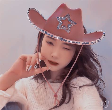 Pin by 𝗕𝘆𝗲𝗼𝗹 on V girls Cowboy hats Cowboy Nayeon