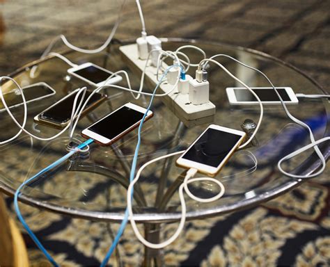 Is There A Wireless Charger Device Can Charge Iphone Apple Watch And
