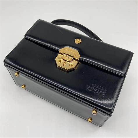 Gianniversace ジャンニヴェルサーチ ハンドバッグ バニティ ボックス サンバースト 太陽 ゴールド金具 レザー ブラックかばん