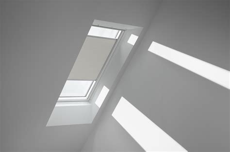 Velux Verduisterend Plissé Light Grey 1172 Handmatig Dakraamplaza