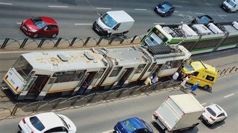 Am Auzit Bubuitura Tamponare Frontală între O Ambulanţă şi Un