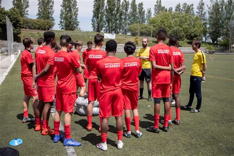 Cómo Jugar Fútbol En España Kaptiva Sports Academy Bcn