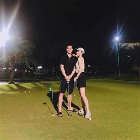 Trang phục của loạt sao Việt hot girl khi chơi golf Diễn viên hài Thu Trang kín như bưng Âu