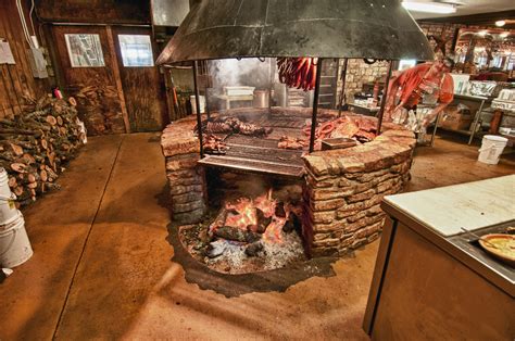 Salt Lick Bbq The Bbq Pit At The Salt Lick Bbq In Driftwoo Flickr