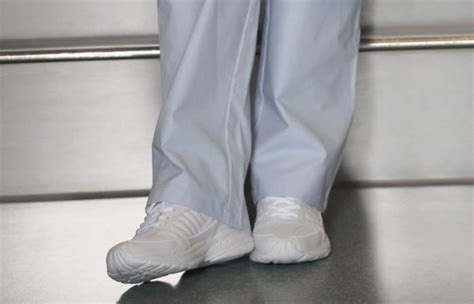 Best White Shoes for Clinicals - NurseBuff