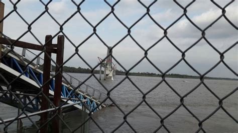 Puente que conecta a la isla Santay con Guayaquil se cayó tras choque