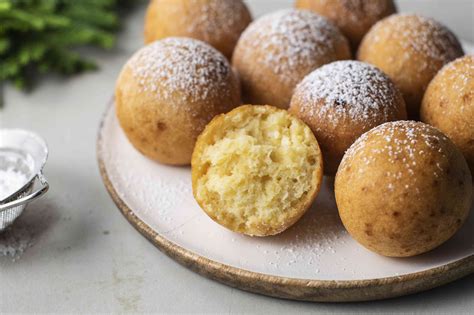 Bunuelos Colombianos (Colombian Cheese Fritters) Recipe