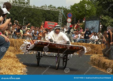 Soapbox racing editorial image. Image of racing, watching - 5371950