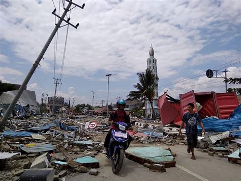 Sismos Y Tsunami Golpean A Indonesia Dejan Al Menos 48 Muertos Y Centenares De Heridos