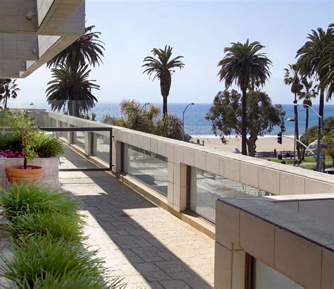 1401 Ocean Avenue - Santa Monica Commercial Real Estate | Mani Brothers