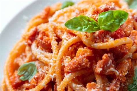 Pasta All Amatriciana La Ricetta Originale Della Tradizione Buttalapasta