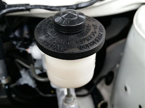 How To Check Your Car S Brake Fluid Level TipsMatic