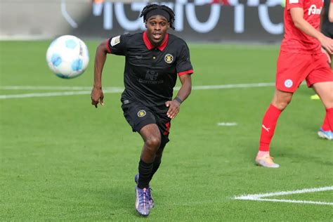 Bayer Leverkusen Un Autre Cador Europ En Fonce Sur Jeremie Frimpong