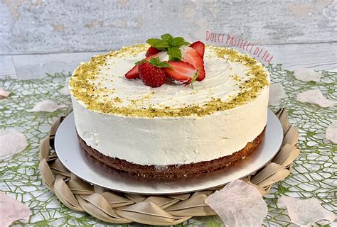 Cheesecake Al Cioccolato Bianco Pistacchio E Lamponi Senza Glutine