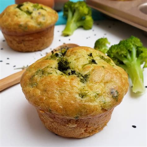 Muffins de brócolis e queijo saudável Receiteria