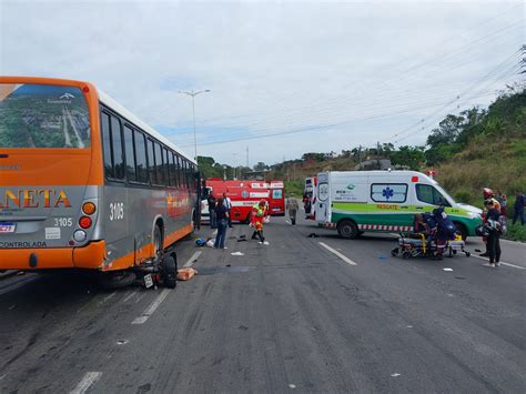 A Gazeta Acidente deixa 4 feridos e complica trânsito na Rodovia do