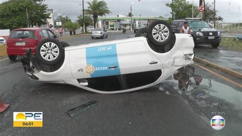 Taxista Fica Ferido Ao Capotar Carro No Varadouro Em Olinda