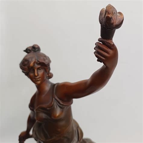 ES 09 Escultura Antiga Francesa Mulher Ou Dama Tocha E Guirlanda