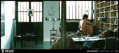 Naked Ana Girardot in Amitiés sincères
