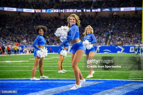 Detroit Lions Cheerleaders Photos and Premium High Res Pictures - Getty ...