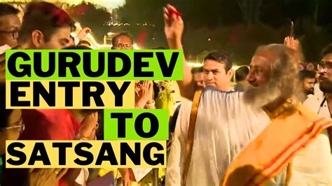 Sri Sri Ravi Shankar Gurudev Entry To Satsang From Bangalore Ashram